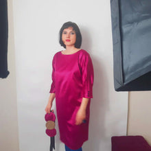 Load and play video in Gallery viewer, Rochie tafta pliuri - Fucsia
